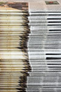 actualités journaux empilés